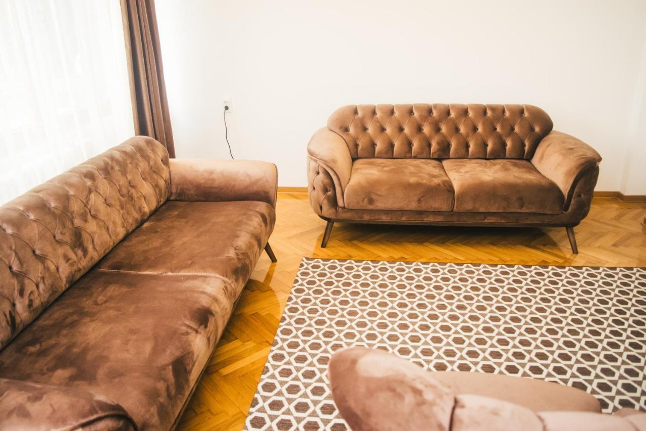 Aparment Theatre *